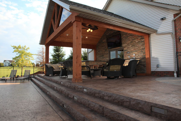 Chiseled Rock Face Concrete Steps with Step Lights